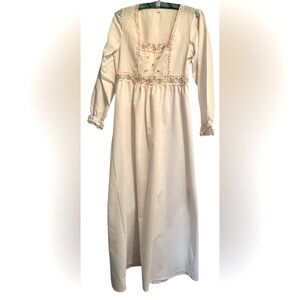 Women’s Long Sleeve Victorian Nightgown.